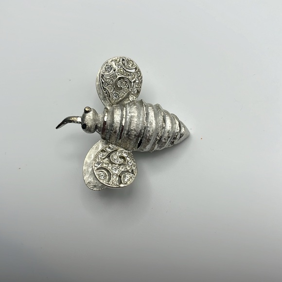 Vintage Rhinestone Donkey Elephant Penguin Dog & Bee (Signed Kramer) Brooch lot - Picture 10 of 11